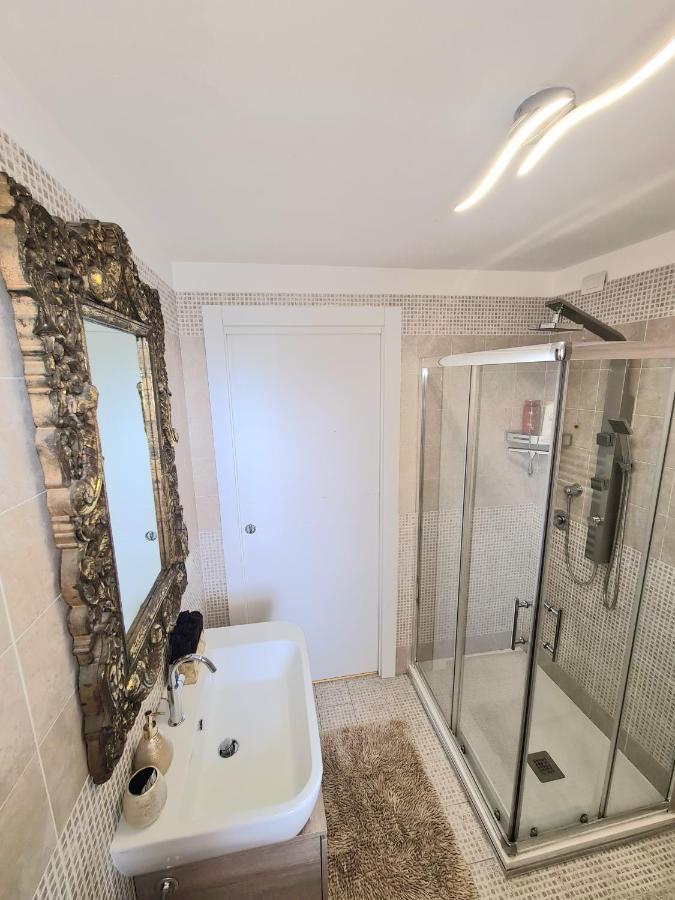 ホテル Penthouse Genneruxi カリアリ エクステリア 写真